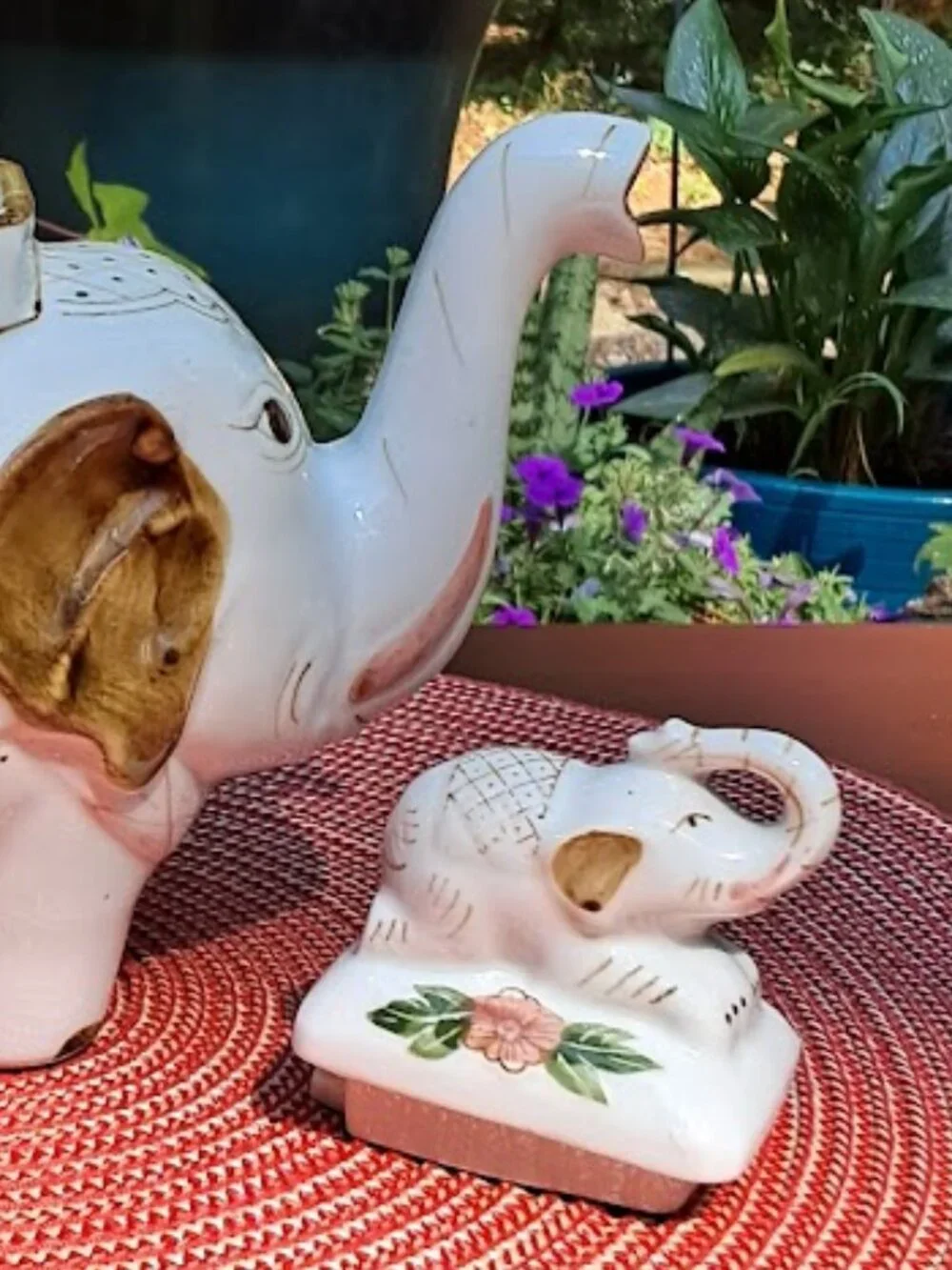 Vintage Andrea by Sadek Pink & White Elephant Tea Pot